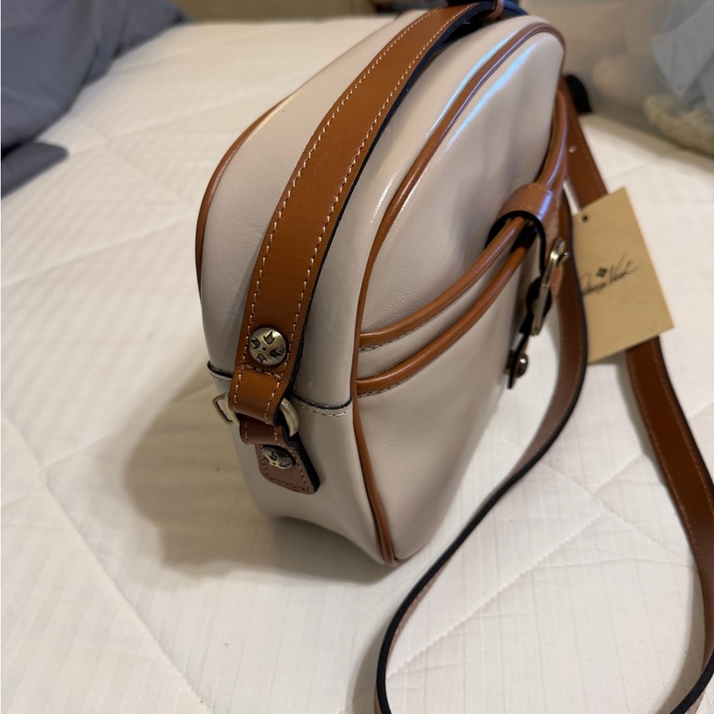 Patricia Nash Cream and Tan Crossbody Bag - Picture 2 of 5
